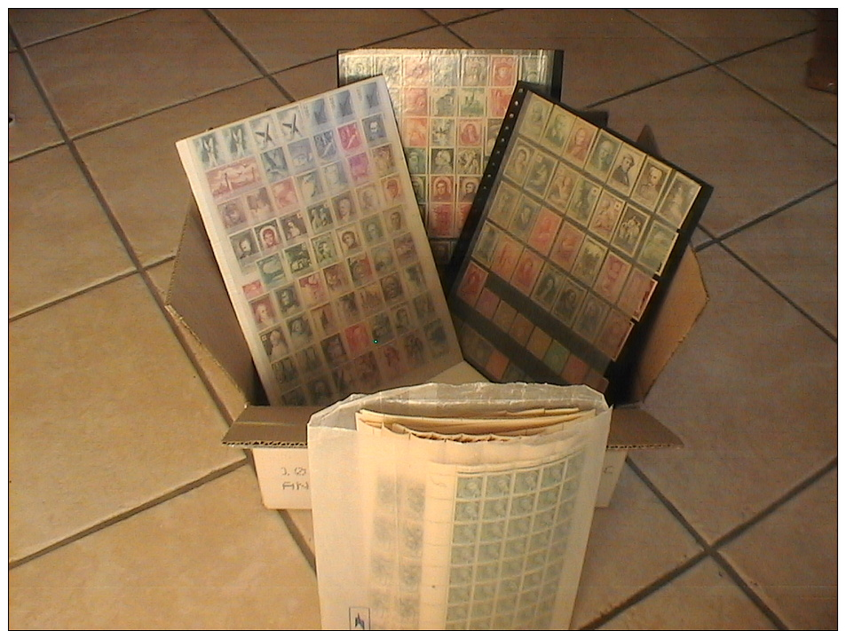 D7 Superbe Carton Rempli De Timbres ** 7 Sont Oblitérés, Cartes Postales, Timbres En Planche ... Voir Commentaires - Collections (sans Albums)