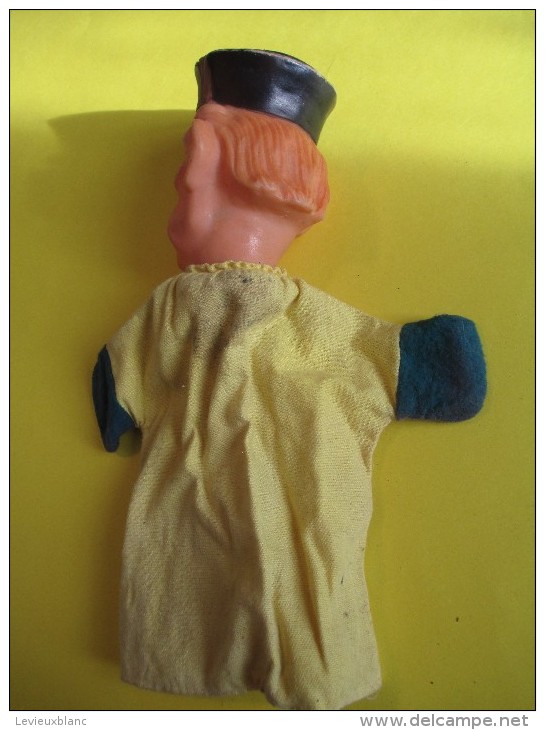 Marionnette/Le Juge   / En Caoutchouc Dur /Vers 1950      JE77 - Oud Speelgoed