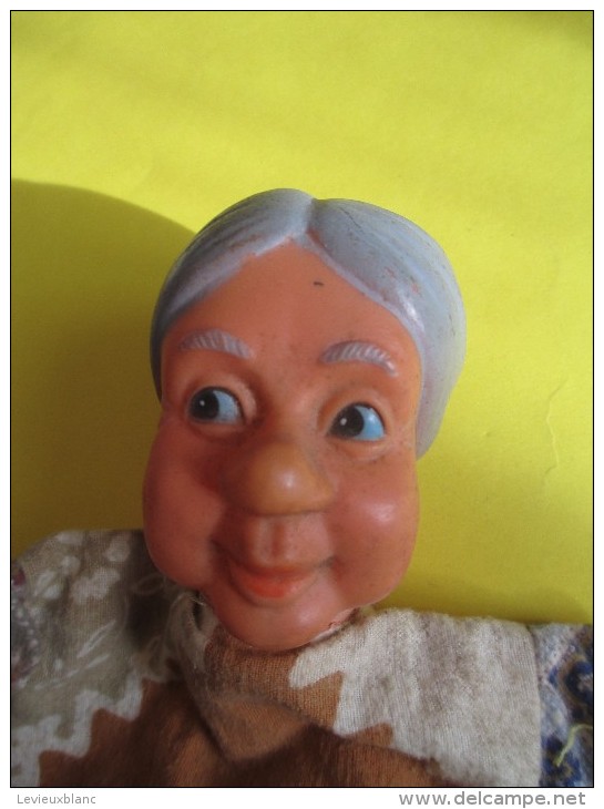 Marionnette/Grand Mére/ En Caoutchouc Mou  /Vers 1960      JE83 - Toy Memorabilia