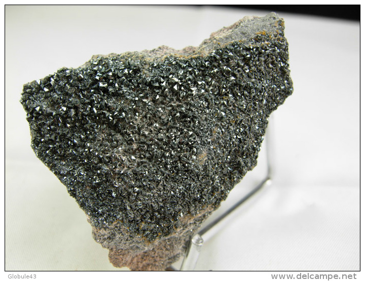 HEMATITE SUR ANDESITE  5, X 4, CM CHAINE DES PUY - Minerals