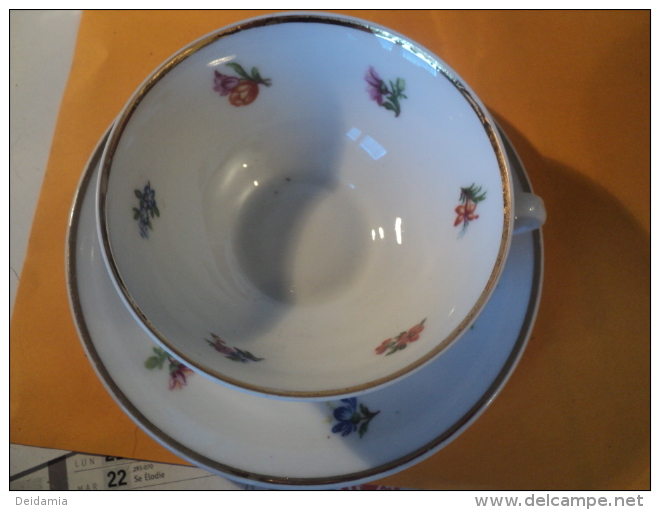 DEux Tasses Et Soucoupes Porcelaine Fine émail LIMOGES A-B VIERZON Décor Fleurs Et Lignes DoréEs. - Altri & Non Classificati