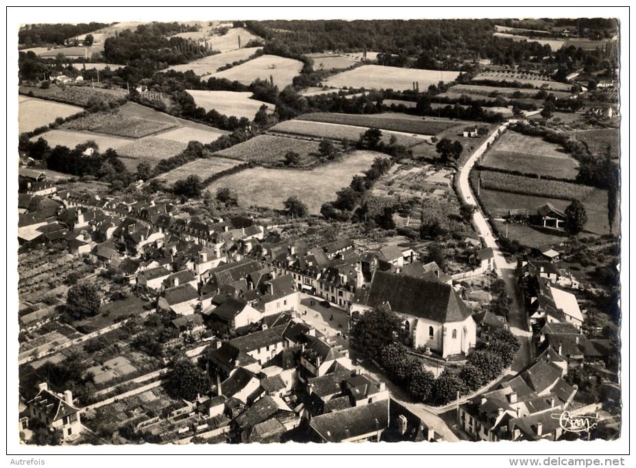 64 LASSEUBE VUE AERIENNE LE HAUT DU VILLAGE - Lasseube