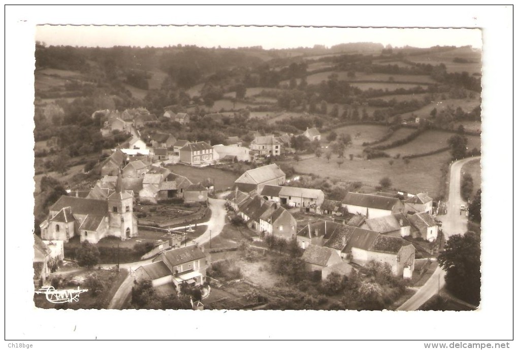 CPA : 58 - Nièvre - Bazoches - Vue Générale Aérienne : Maisons - Fermes - Eglise - Vue Peu Commune - Bazoches