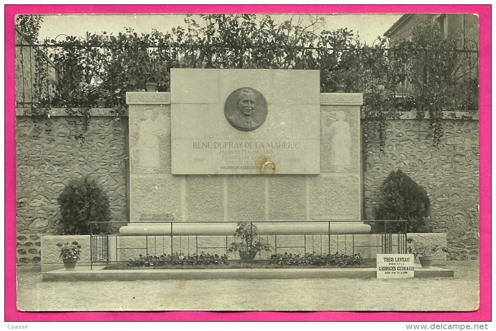 En L' état CPA CARTE PHOTO 61 PERVENCHERES Orne - Monument René DUPRAY De La MAHERIE - Pervencheres