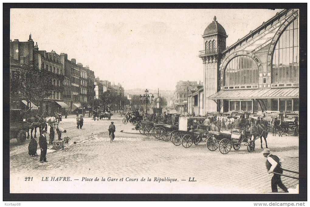 Place De La Gare Et Cours De La République . - Station