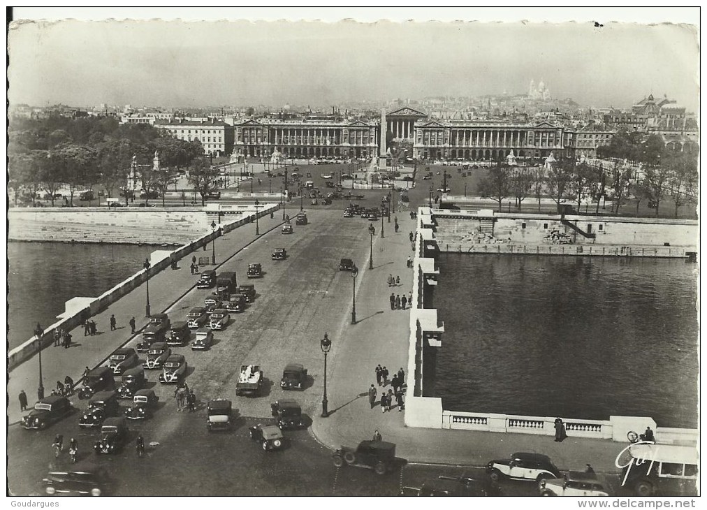 Paris Et Ses Merveilles - Pont Et Place De La Concorde - ( Beau Défilé De Belles Voitures) - Ponts