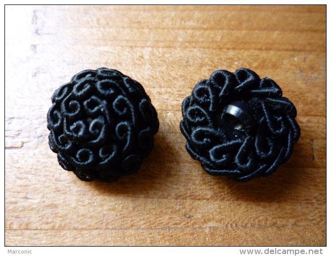 LOT -  7 BOUTONS Noirs -  Style Ancien ASTRAKAN En Cordonnet Noir - Buttons