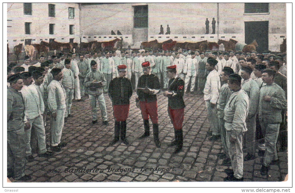 CPA CAVALERIE DE DRAGONS LE RAPPORT 1910 MILITAIRES SOLDATS ARMEE CASERNE - Regiments