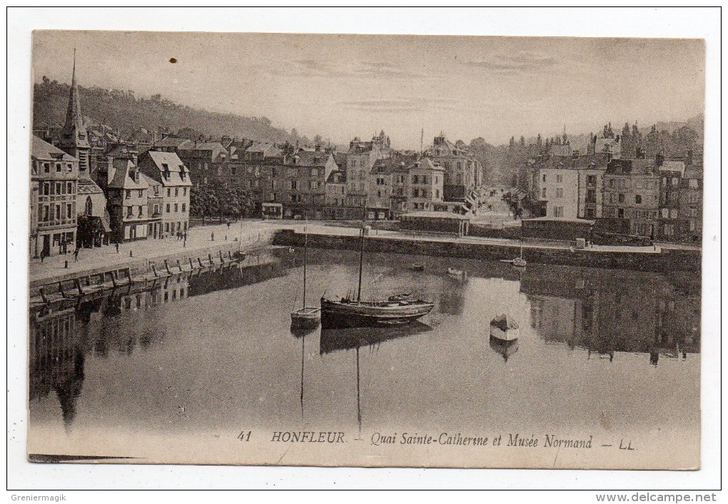 Cpa 14 - Honfleur - Quai Sainte Catherine Et Musée Normand - Chatillon Coligny