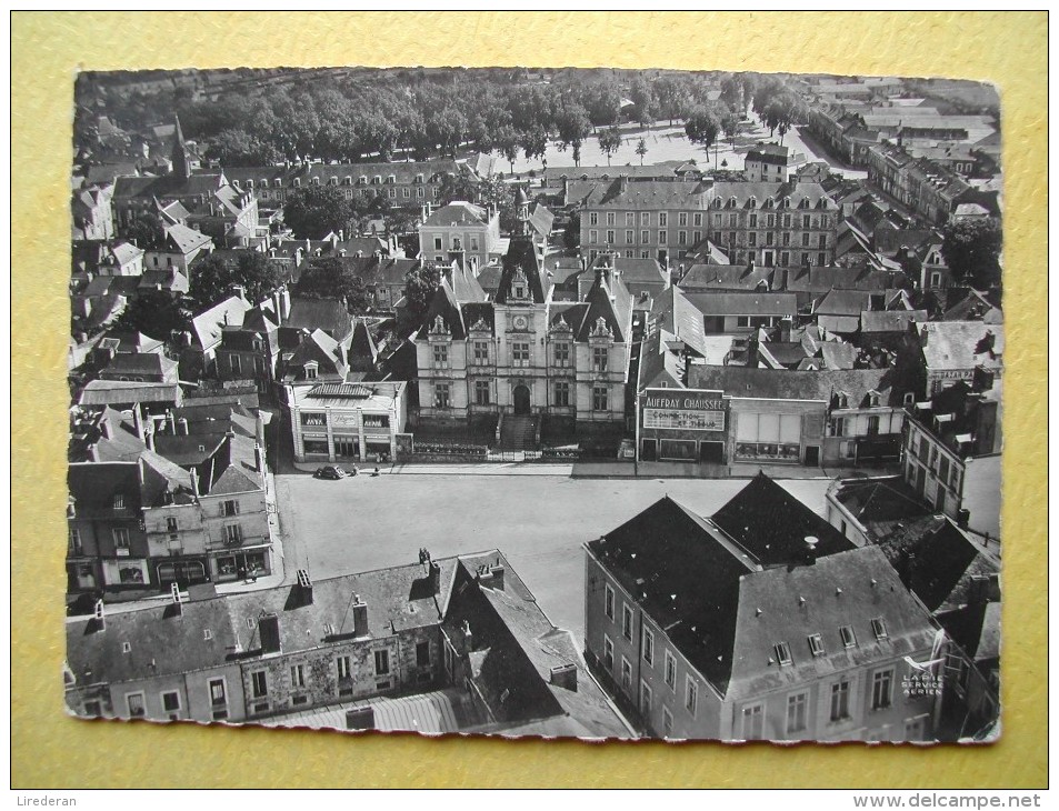 La Place De La République. - Chateau Gontier