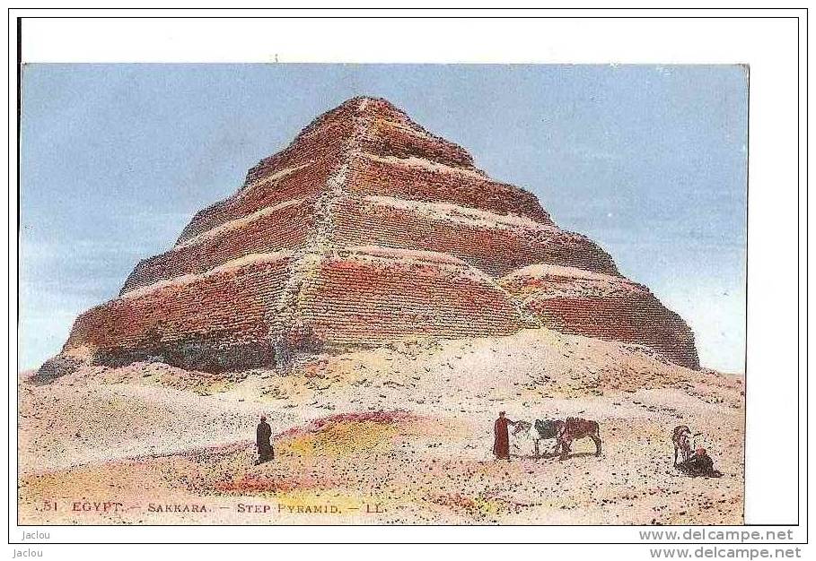 EGYPTE SAKKARA LA PYRAMIDE  ;PERSONNAGES.COULEUR REF 16990 - Pyramides