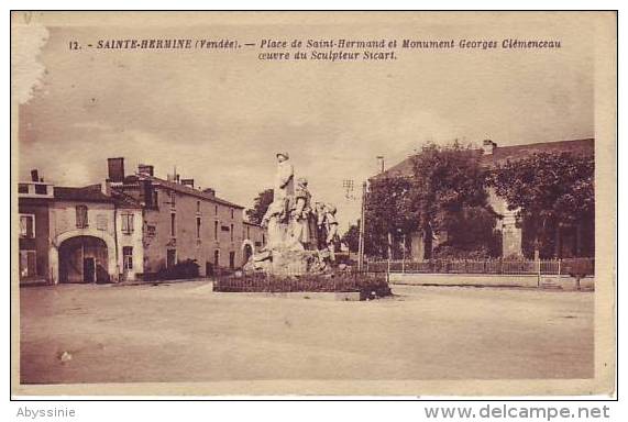 85 STE HERMINE - D14 537 -  Place De St Hermand Et Monument Georges Clémenceau - Nr 12 Artaud - Sainte Hermine