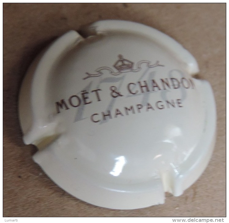 Capsule De Champagne -  Moet Et Chandon - N°189 - 1743 Creme  . - Moet Et Chandon