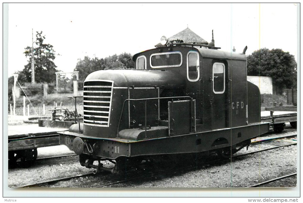 CHABLIS (chemins De Fer De L´Yonne) -  Une Motrice En 1951  ( Photo Rifault Format Carte Ancienne) - Stations With Trains