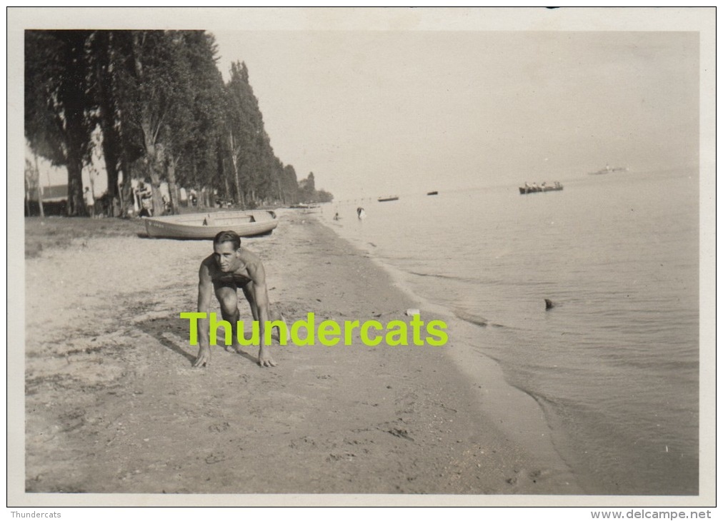 VINTAGE AMATEUR PHOTO SNAPSHOT ** HOMME TORSE NU ** SEMI NUDE MALE MAN GAY - Personnes Anonymes