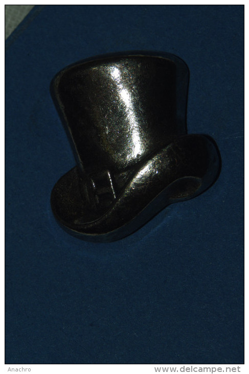 BOUTON  Ancien Métal CHAPEAU HAUT DE FORME - Boutons