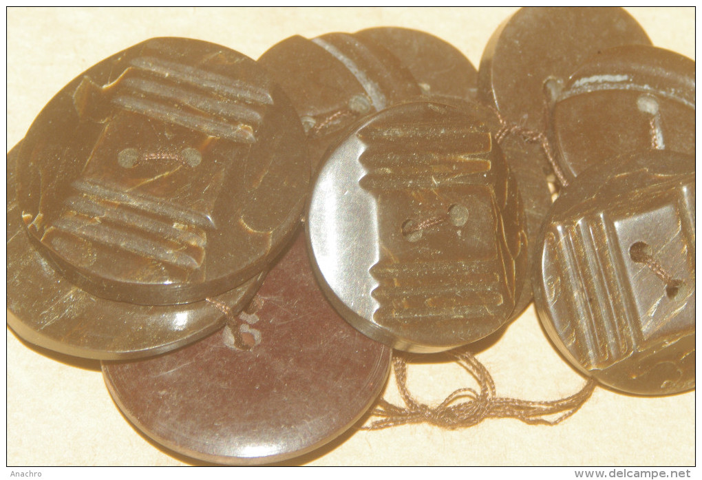 BOUTONS  Anciens BAKELITE MARRON  X 11 - Buttons