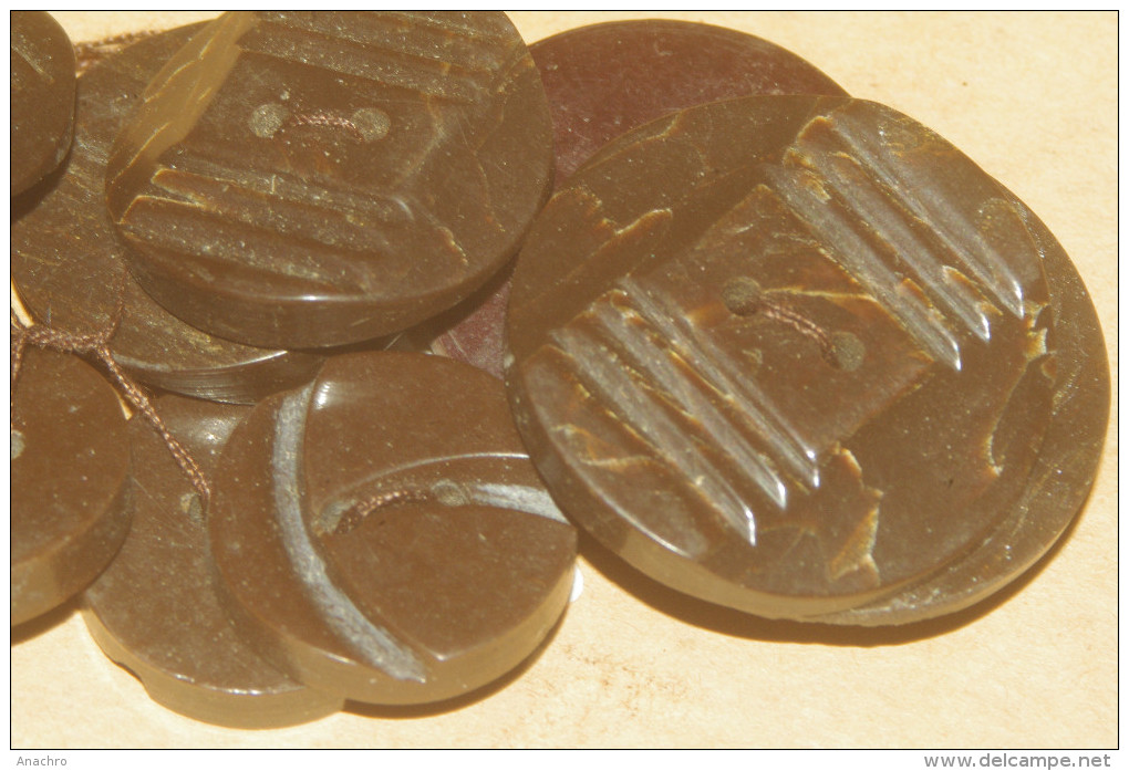 BOUTONS  Anciens BAKELITE MARRON  X 11 - Boutons