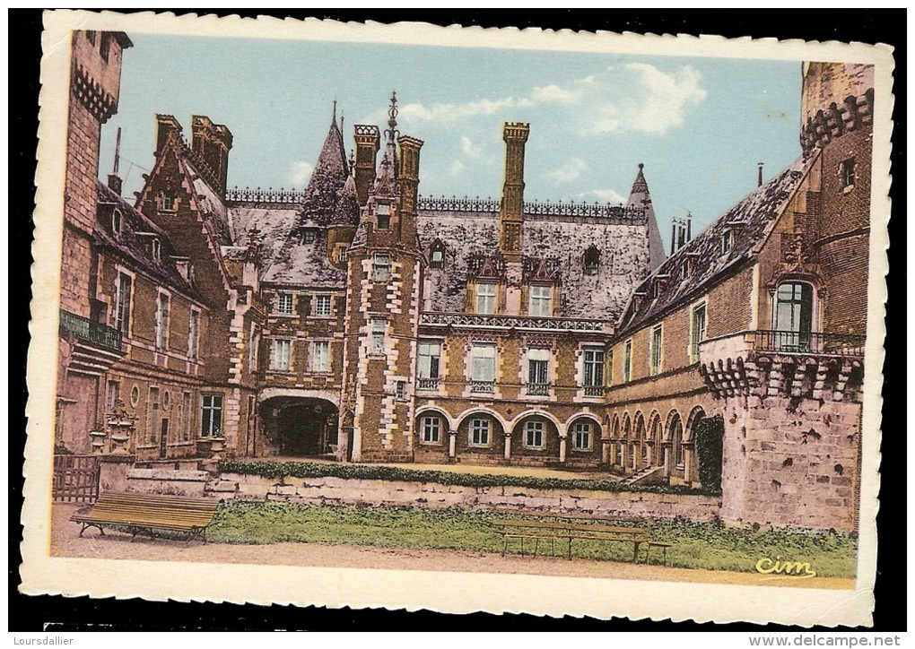 Carte Postale 28 MAINTENON Château Et La Cour D'honneur - Maintenon