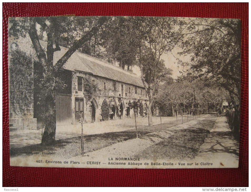 LA NORMANDIE : Environs De Flers, CERISY : Ancienne Abbaye De Belle-Etoile, Vue Sur Le Cloître - Autres & Non Classés