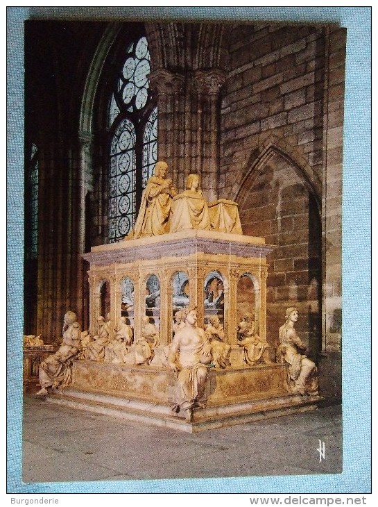 SAINT DENIS / BASILIQUE CATHEDRALE / JOLI LOT DE 12 CARTES / TOUTES LES PHOTOS