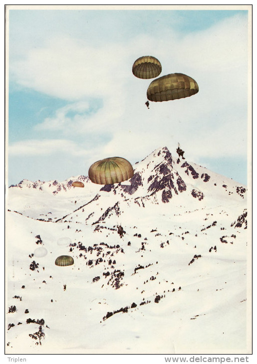 Transall C. 160 - Largage En Montagne - Grand Format - Parachutespringen