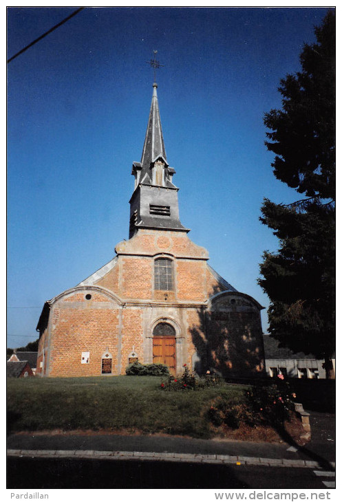 02.  BOUE.  CARTE PHOTO.   L´EGLISE.     BEAU PLAN.    EXEMPLAIRE UNIQUE. - Autres & Non Classés