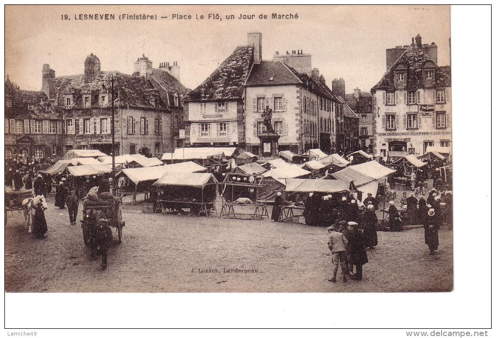 LESNEVEN  Place Le Flô Un Jour De Marché  J. Lozach Landernau No 19 ( Attelage Coiffe  .. ) - Lesneven