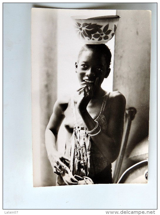 Carte Postale Ancienne : The GAMBIA : A Charming Girl From The Market , Topless - Gambie
