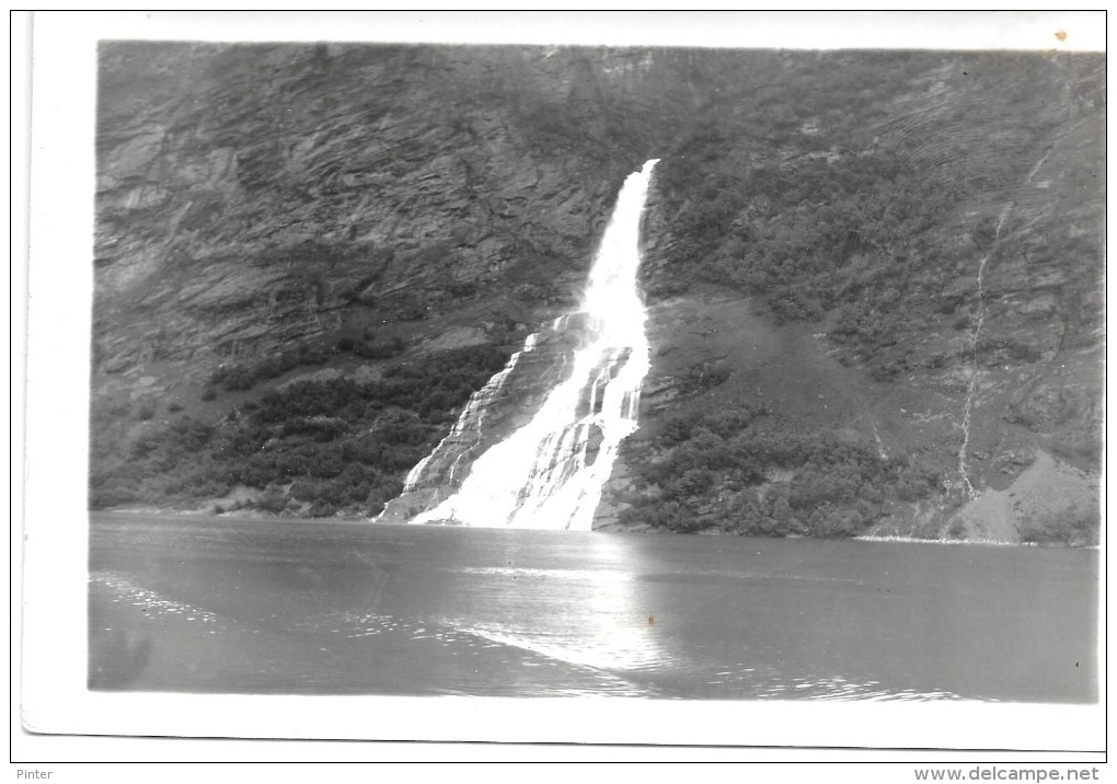 NORVEGE - Chute D'eau Dans Les Fjords - Norvège