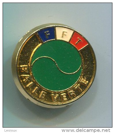 565 - INSIGNE FFT FEDERATION FRANCAISE DE TENNIS BALLE VERTE 25 MM - Habillement, Souvenirs & Autres