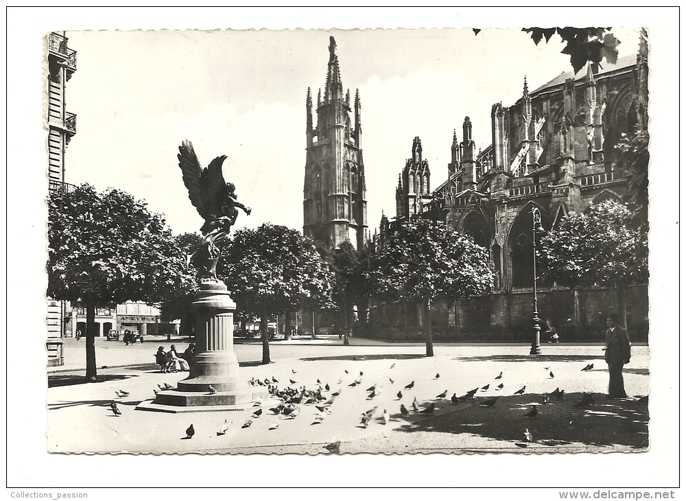 Cp, 33, Bordeaux, Les Pigeons De La Cathédrale Saint-André, La TourPey Berland, Voyagée 1963 - Bordeaux