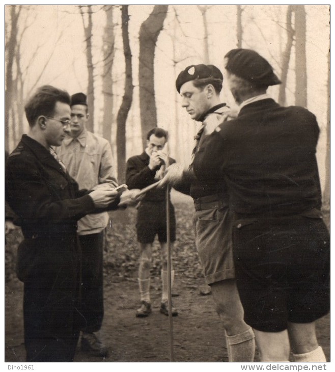 PHOTO 7 - VINCENNES - Scouts / Remise De La Hache - Scoutisme