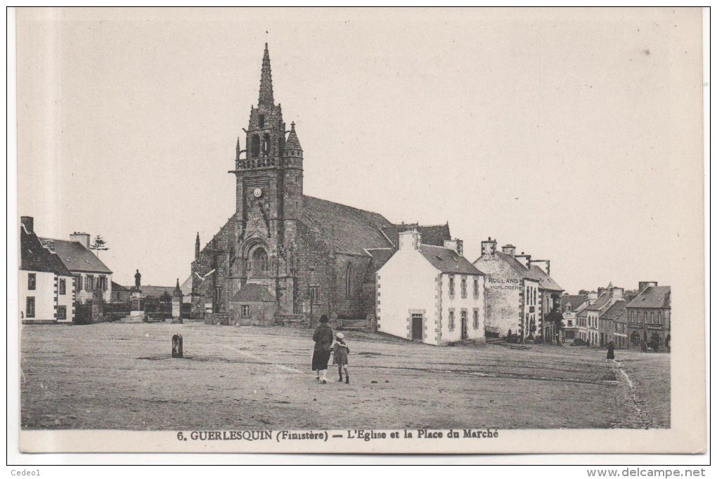 GUERLESQUIN  L'EGLISE ET LA PLACE DU MARCHE - Guerlesquin