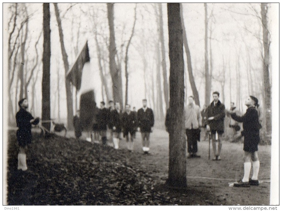 PHOTO 10 - VINCENNES - Scouts / Départ Routier L´envoi Des Couleurs - Scoutisme