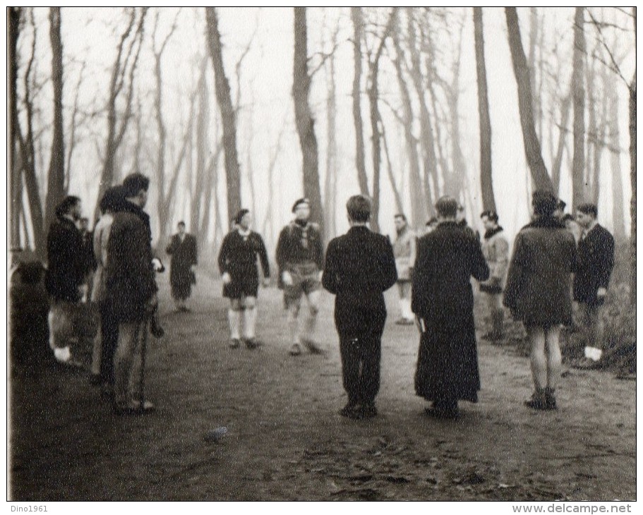 PHOTO 11 - VINCENNES -  Scouts / Départ Routier - L´arrivée - Scoutisme