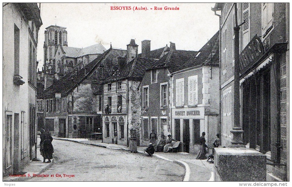 ESSOYES - LA GRANDE RUE - TRES BELLE CARTE - ANIMEE - COMMERCES -  TOP !!! - Essoyes