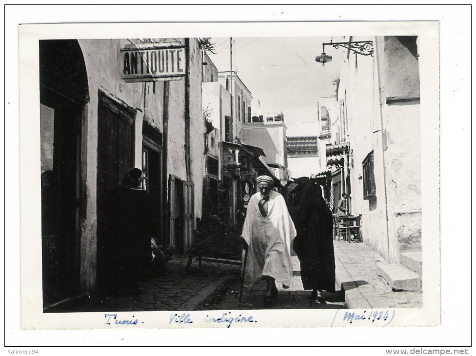 TUNISIE  /  TUNIS  /  VILLE  INDIGÈNE  ( Souks Et Magasin D' Antiquité ) /  Cliché  De  MAI  1934 - Tunisia