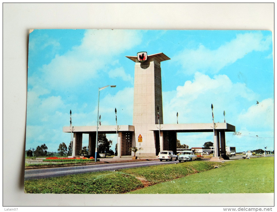 Carte Postale Ancienne : BLANTYRE : Independence Arch. , Kamuzu Highway - Malawi