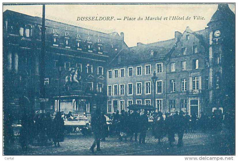 DUSSELDORF - Place Du Marché Et L'Hôtel De Ville - Duesseldorf