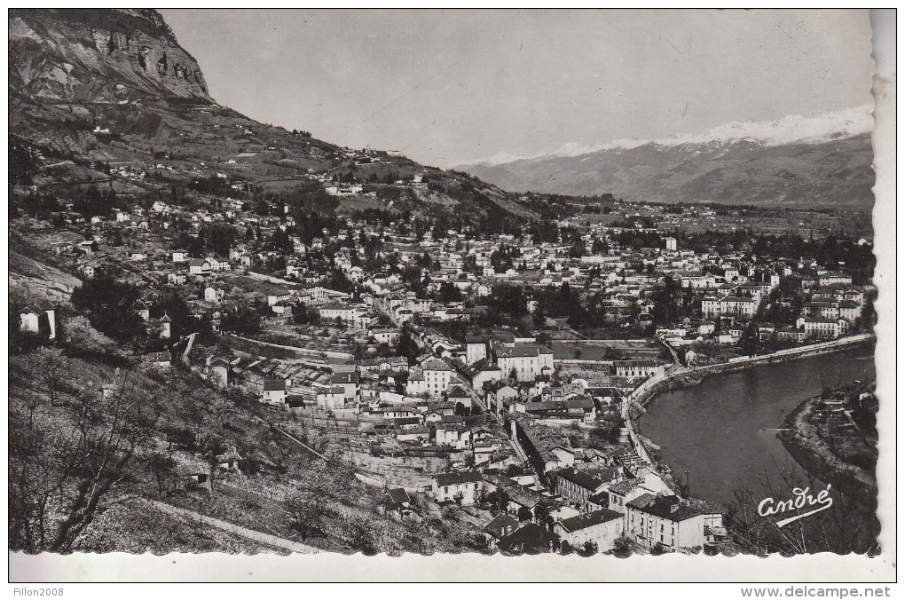 La TRONCHE (38)Vue Générale - L´Isère Et Les Alpes - Carte Dentelée - La Tronche