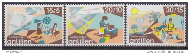 Antilles Neerlandaises - Netherlands 1975 Yvert 495-97, Children Playing, Sur Taxed For Childhood  - MNH - Antillen