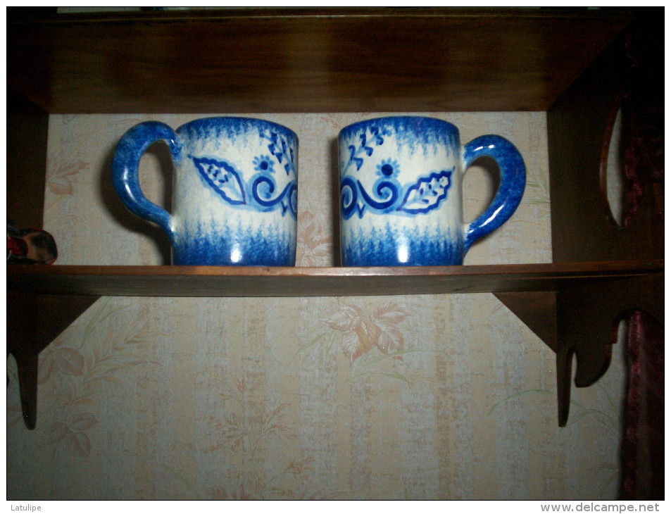 Vend  2  Tasses  ( Fouillen  Quimper ) Tres Bon Etat - Quimper/Henriot (FRA)