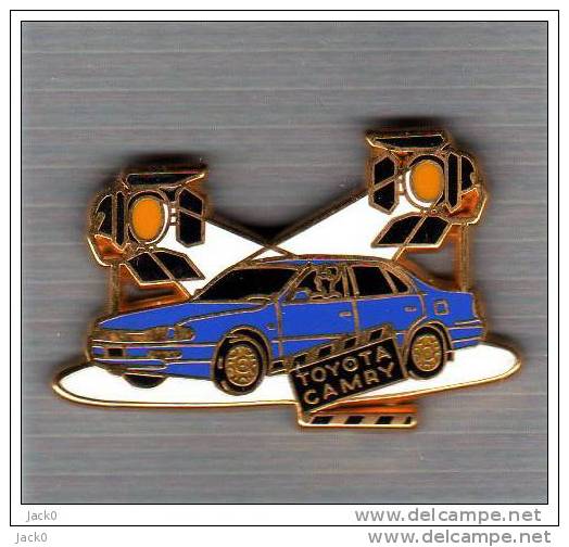 Pin´s  ARTHUS  BERTRAND  Automobile  Bleu  TOYOTA  CAMRY - Arthus Bertrand