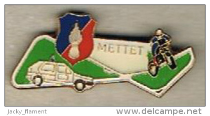 Pin's Gendarmerie - Bde De Mettet (Belgique) - Police