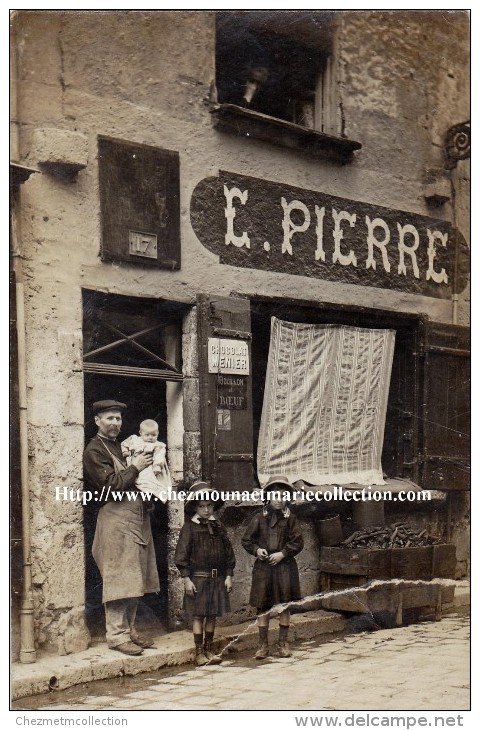 CPA PHOTO E. PIERRE METIER DEVANTURE MARCHAND ET SES ENFANTS 674 - Marchands