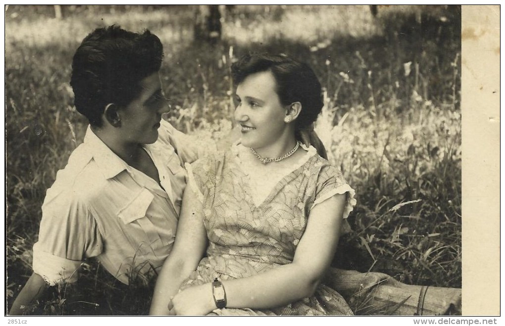 Photograph - Couple, 1955., Yugoslavia (14 X 9 Cm) - Autres & Non Classés