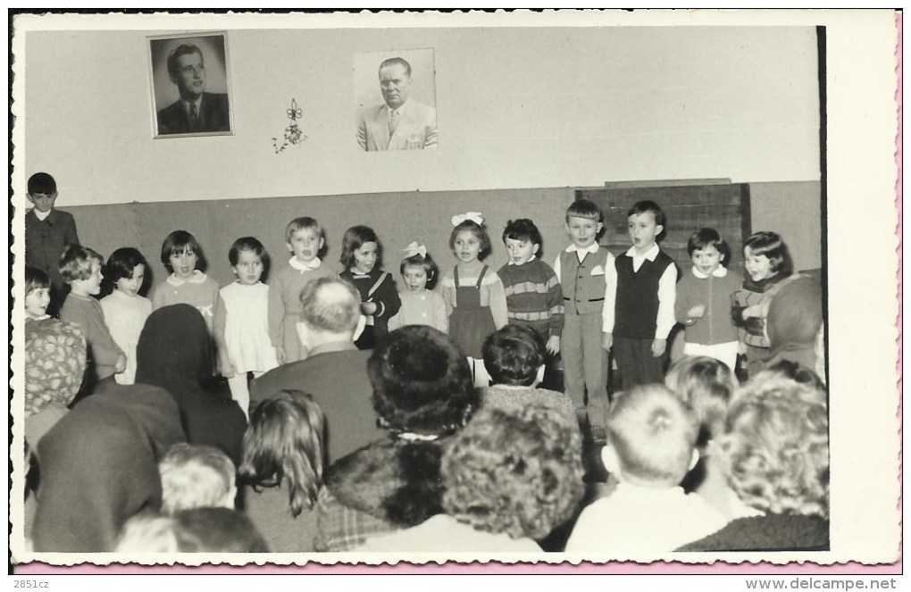 Photograph - School Play , Yugoslavia (14 X 8,5 Cm) - Autres & Non Classés