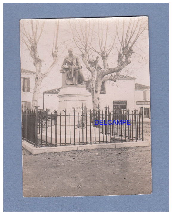 Photo Ancienne - LA TESTE De BUCH ( Gironde ) - Le Monument Jean Hameau Et Le Magasin DALBOS , Liqueurs Et Alcools - Lieux