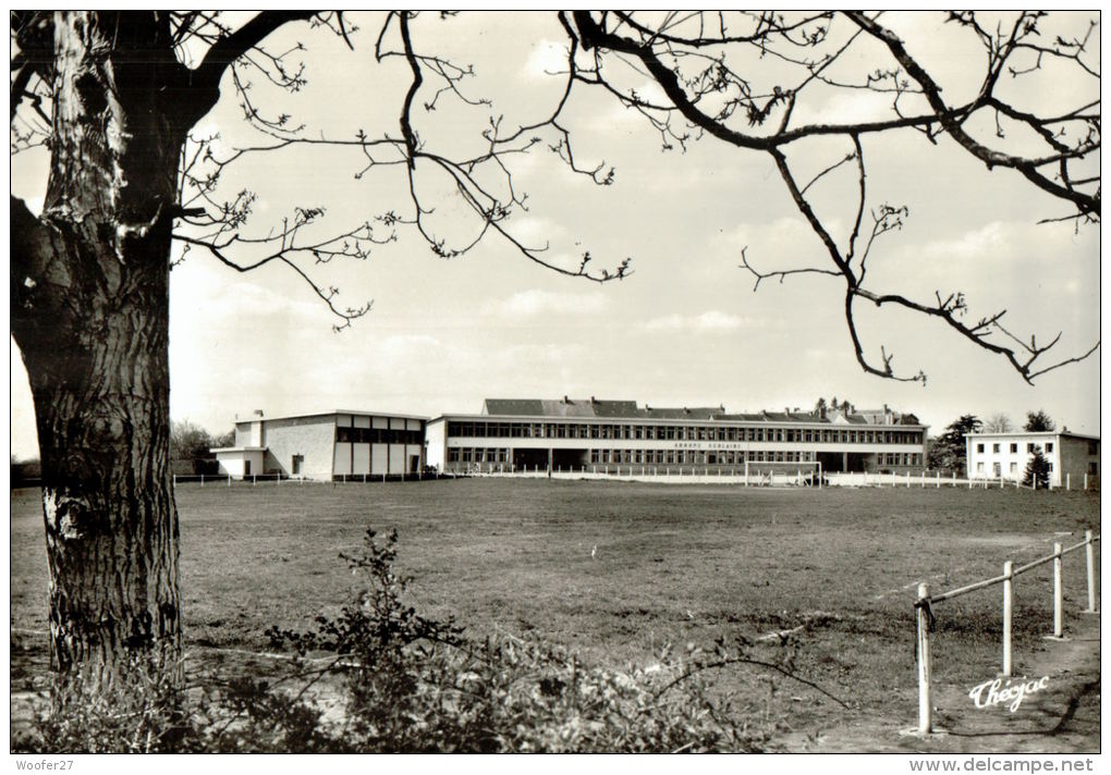 CPSM   BENEVENT L'ABBAYE   Le Stade Et Le Nouveau Groupe Scolaire  1960 - Benevent L'Abbaye